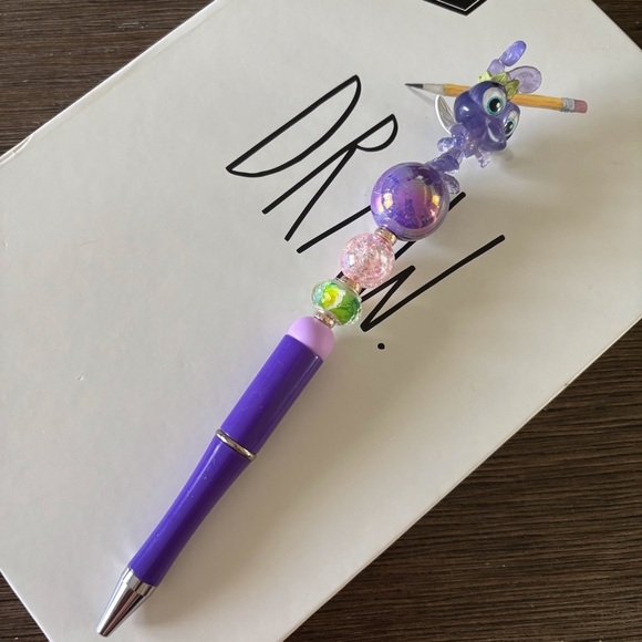 Disney Doorables: A Bug's Life: Princess Atta handmade beaded pen - Picture 2 of 3